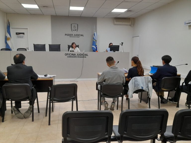 Robo a menores en una parada de colectivos: confirmaron penas de hasta 5 años y 6 meses