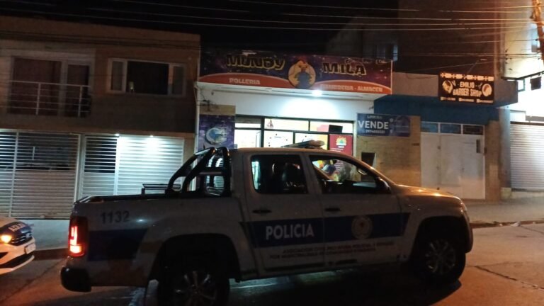 Asalto a mano armada en una pollería: ladrones se llevaron la recaudación del día y una notebook
