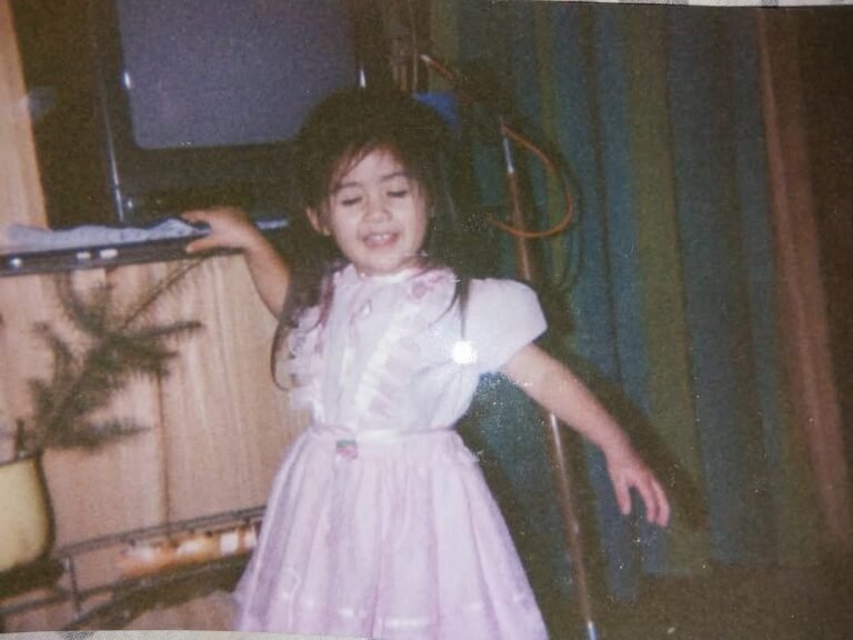 “A mi mamá le dijeron que éramos dos”: busca a su posible hermana gemela nacida en 1990