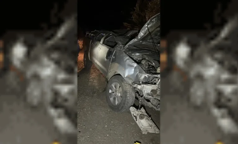 Un menor conducía sin licencia, volcó y su acompañante terminó hospitalizado