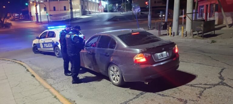 Circulaba sin luces, sin documentación y con alcoholemia positiva: le secuestraron el auto