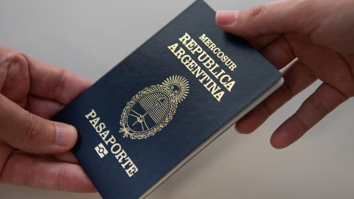 El Gobierno aumentó los precios para tramitar el DNI y el pasaporte: cuánto costarán desde el 6 de marzo