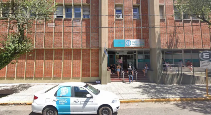 Un hombre atropelló a su beba de un año cuando sacaba el auto del garaje: la menor está grave