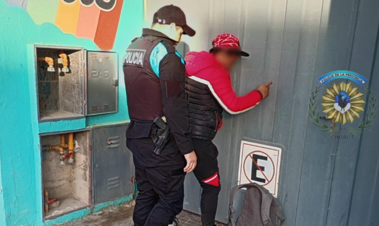 Lo reconocieron en la calle, verificaron sus datos y confirmaron que era un prófugo de la Justicia