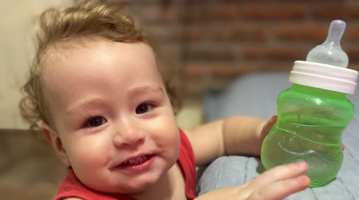 Un bebé de un año se atragantó con una uña postiza y murió