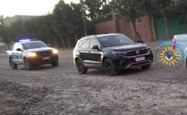 Persecución en zona sur: Intentó huir de un control y descubrieron que manejaba un auto robado