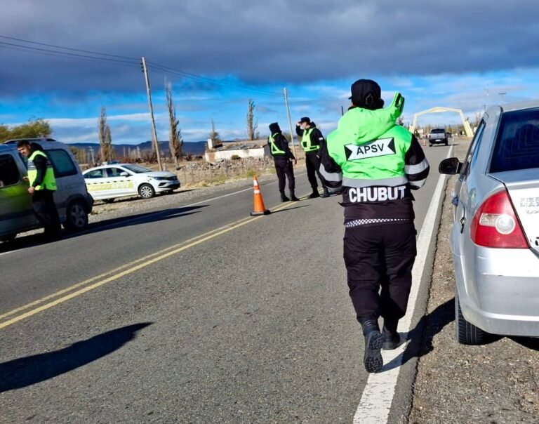 Controlan más de 12 mil vehículos y retiran de la vía pública a 74 conductores durante el fin de semana largo