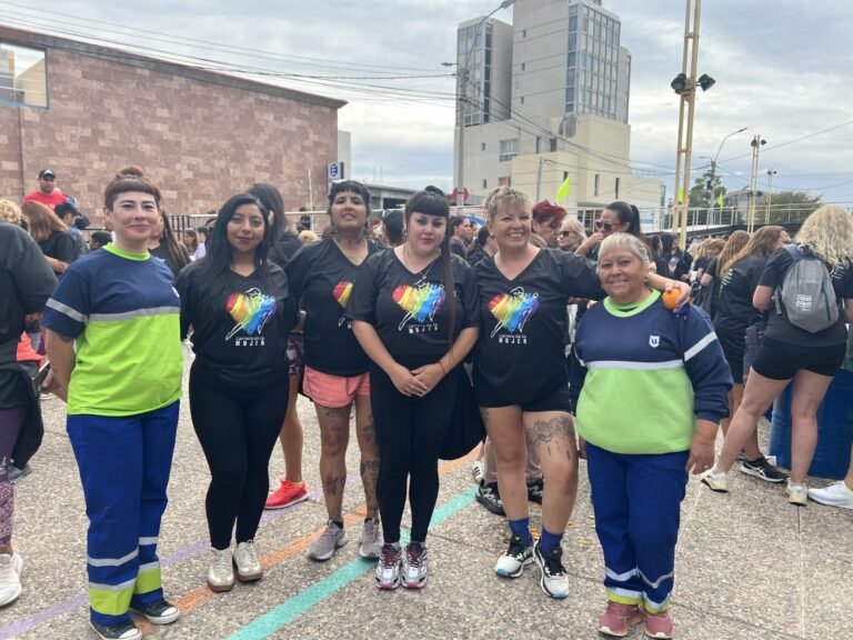 Urbana participó de la 22º Carrera de la Mujer junto a su equipo de barrenderas