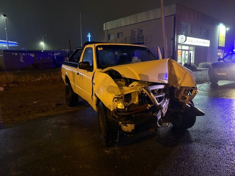 Accidente en Km. 8: Conductor chocó contra un poste y dio positivo en el test de alcoholemia
