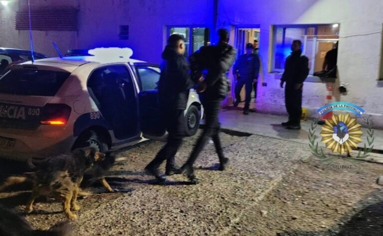 Asalto en el barrio Quirno Costa: amenazaron con dispararle y le robaron el celular