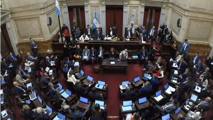 Por un aumento a los trabajadores del Congreso, los senadores pasarán a cobrar $11,5 millones