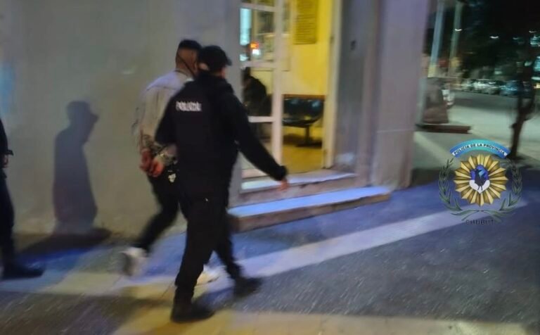 Estaba prófugo y lo encontraron en un local nocturno del centro