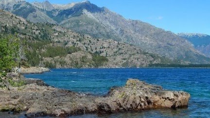 Murió un hombre de 47 años tras el vuelco de un velero en el lago Epuyén