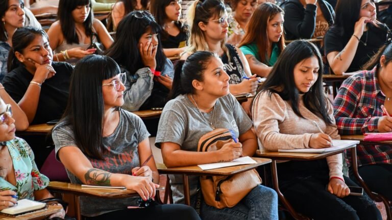 Récord histórico en la Universidad del Chubut: más de 2.300 inscriptos para el ciclo 2026