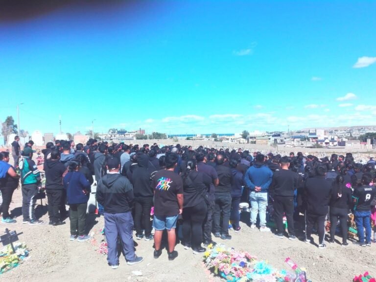 “Seguimos unidos en el pedido de justicia”: masiva despedida al comerciante asesinado