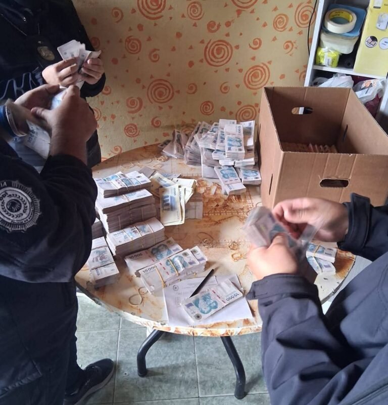 Megaoperativo por robo: secuestran un arsenal de armas, drogas y más de $120 millones