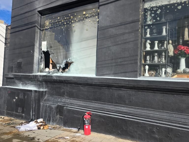 Principio de incendio en un local céntrico: actuaron dos dotaciones de bomberos