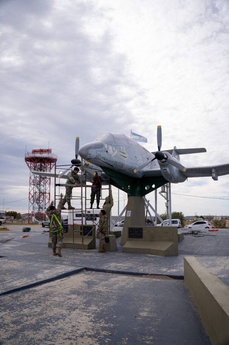 Reacondicionan la plazoleta Soldado Héctor Bordón para los actos de Malvinas
