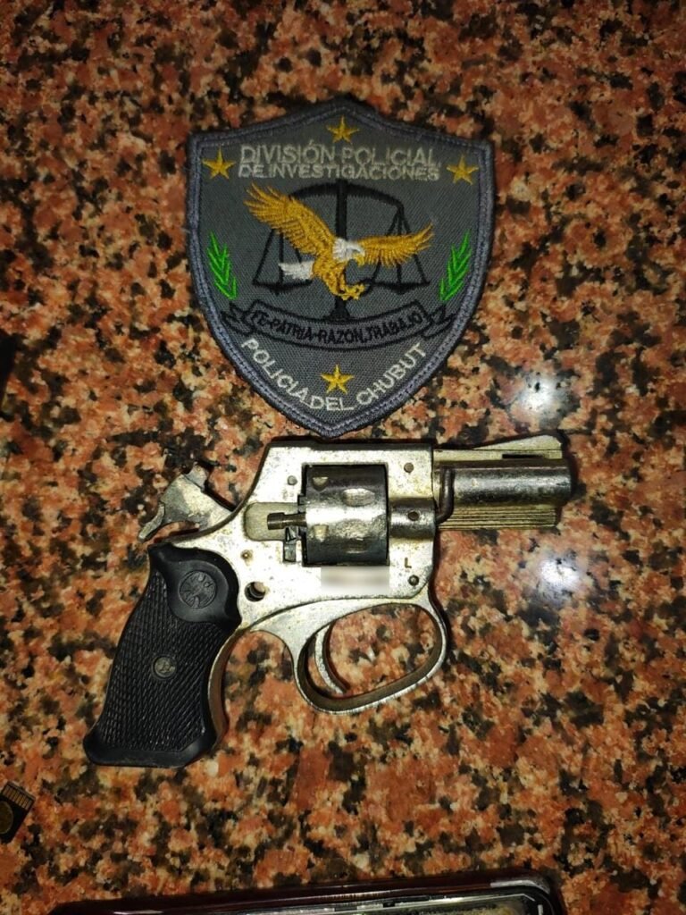 Cayó un sospechoso por el crimen de un joven de 19 años: secuestraron armas y drogas