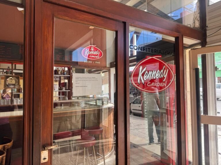 Después de 70 años cerró el histórico Kennedy Garden: “Era un café de amigos”