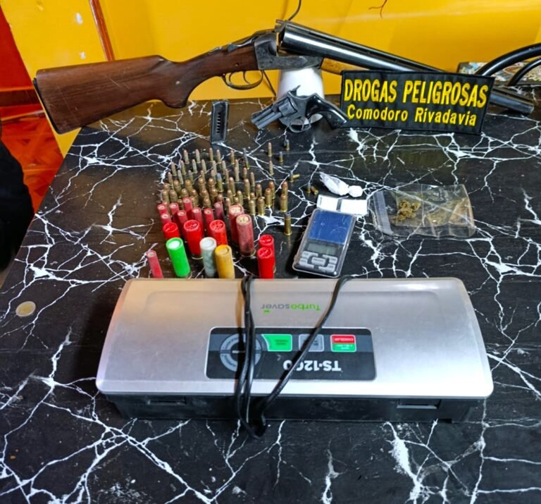 Golpe al narcomenudeo: secuestraron cocaína, armas e imputaron a cuatro sospechosos