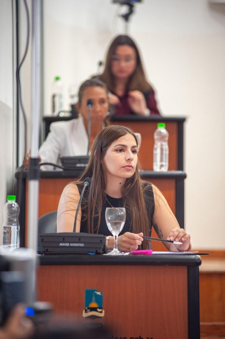 Ximena González: “Menos peleas políticas y más soluciones para los comodorenses”