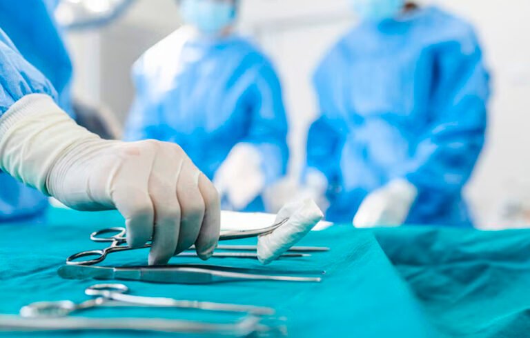 Fuerte advertencia de cirujanos: podrían agravarse las medidas de fuerza