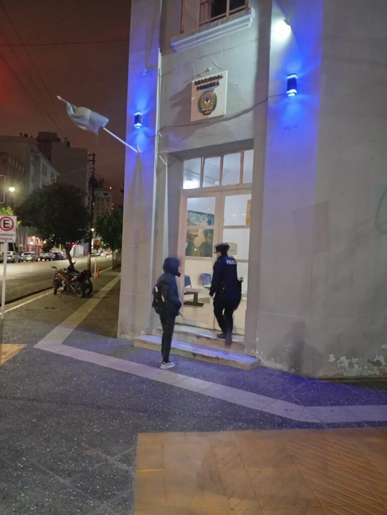 Buscaban en Caleta Olivia a una mujer y la encontraron desorientada en Comodoro