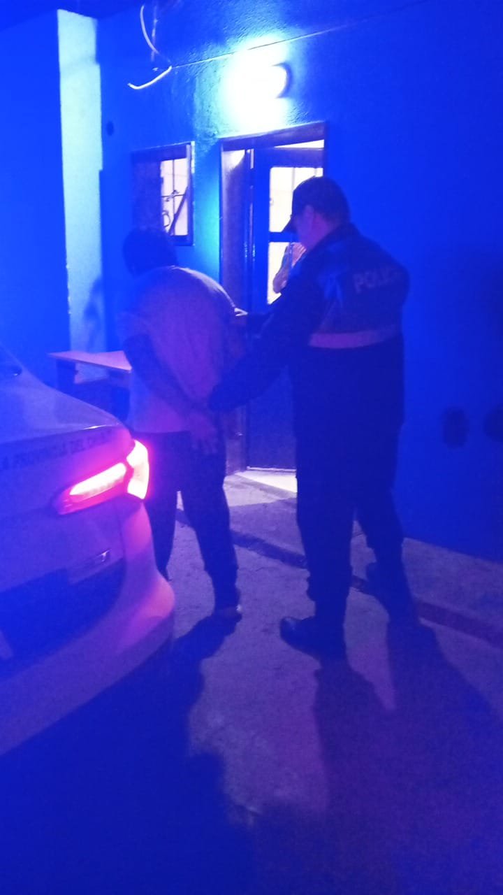 Circulaba en haciendo maniobras peligrosas, no tenía seguro e intentó huir de un control policial