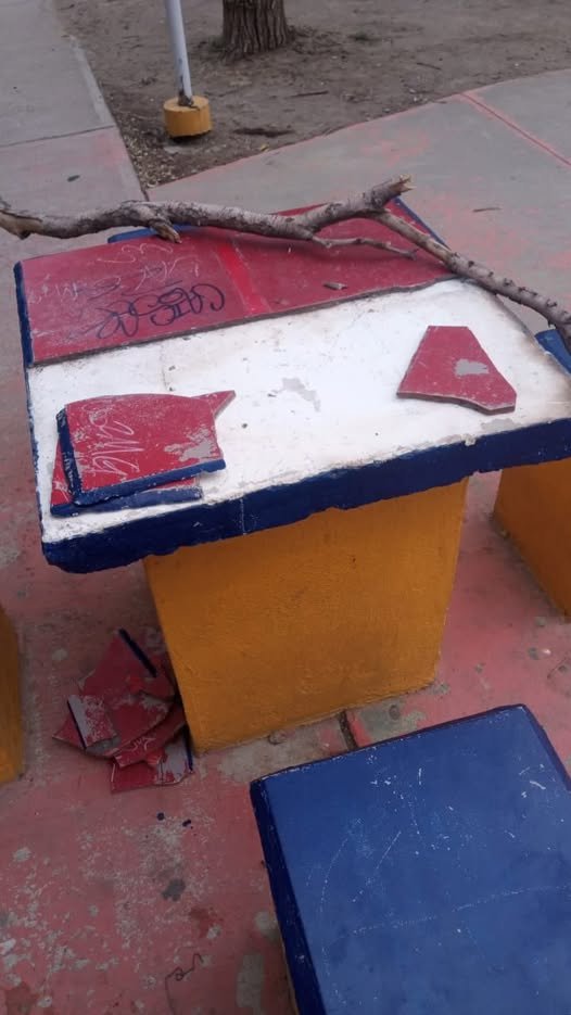 Preocupación en barrio 9 de Julio por nuevos destrozos en la Plazoleta Carlos Gardel