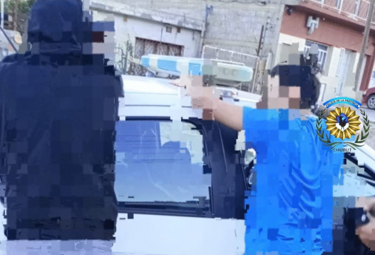 Rompieron una camioneta a piedrazos y terminaron detenidos tras una persecución