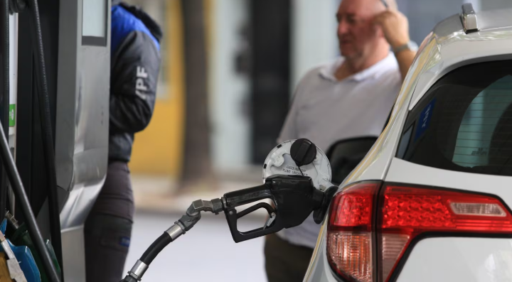 Nuevo aumento del impuesto a los combustibles: el impacto en el litro de nafta y gasoil desde el 1 de mayo