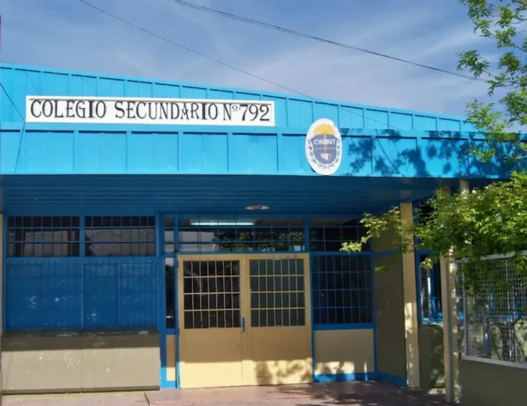 Amenazas de tiroteo: un colegio chubutense pidió llevar los útiles en bolsas transparentes