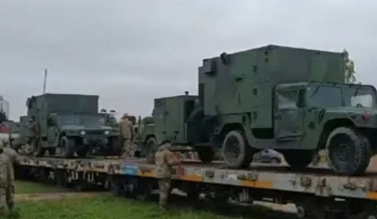 Operativo en Ruta 3 por un convoy compuesto de vehículos blindados y camiones