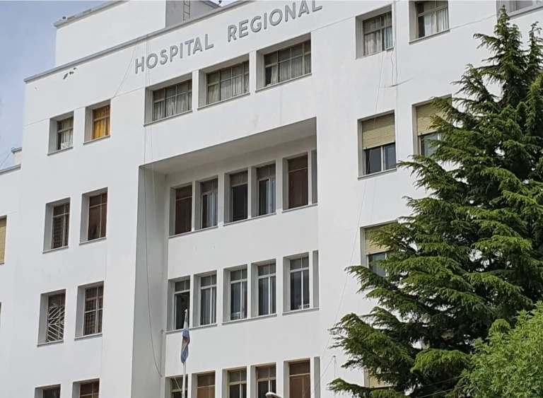 Grave denuncia: falsificaron la firma y sello de una médica durante 10 años