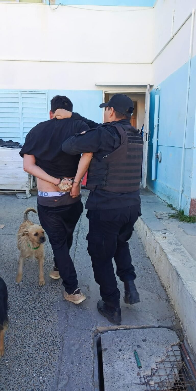 Un hombre fue demorado tras provocar disturbios en un accidente 