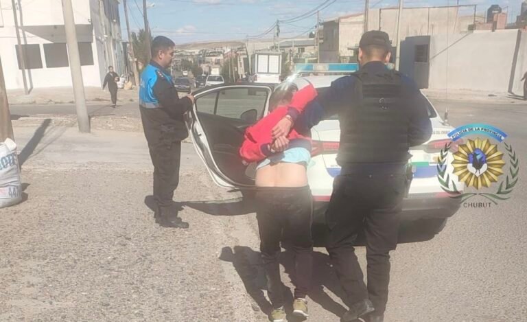 Intentó robar huevos de Pascua de un comercio y fue capturado por vecinos