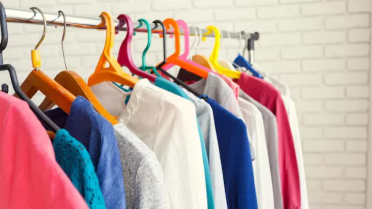 Este sábado realizarán un “Perchero Solidario” en el barrio Máximo Abásolo