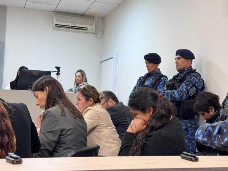 Dictan seis meses de prisión preventiva para la madre y el padrastro por la muerte de Ángel