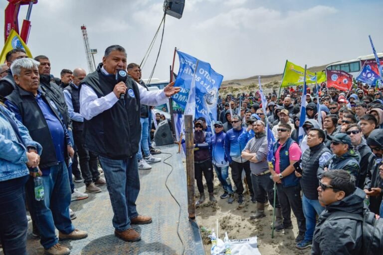 Petroleros repudian la salida de YPF y exigen el traspaso de equipos a la Provincia