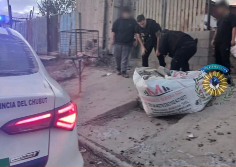 Vecinos atrapan y golpean a un delincuente que robaba en una obra
