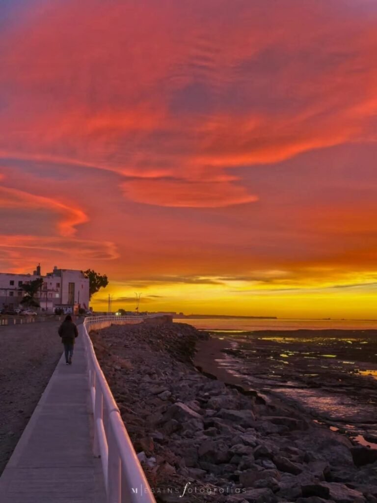 Lunes ventoso y con cielo parcialmente nublado