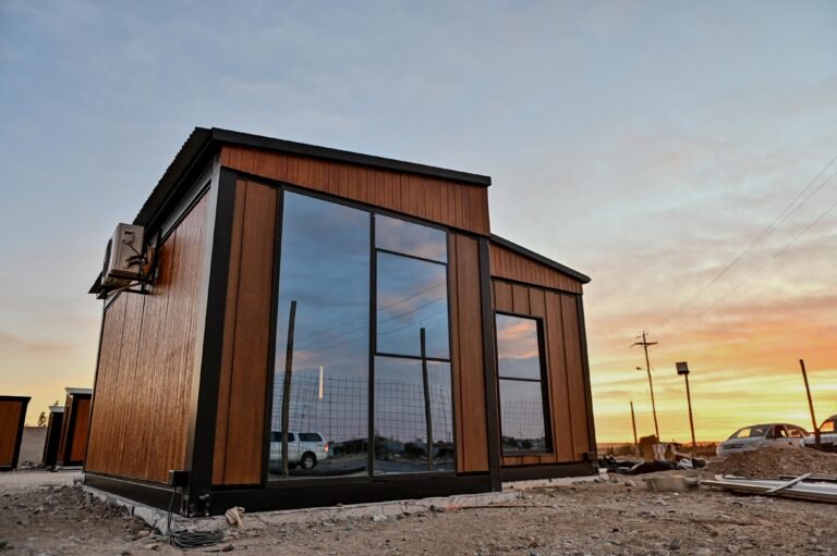 Provincia avanza con 52 viviendas para damnificados del Cerro Hermitte y proyecta una segunda etapa