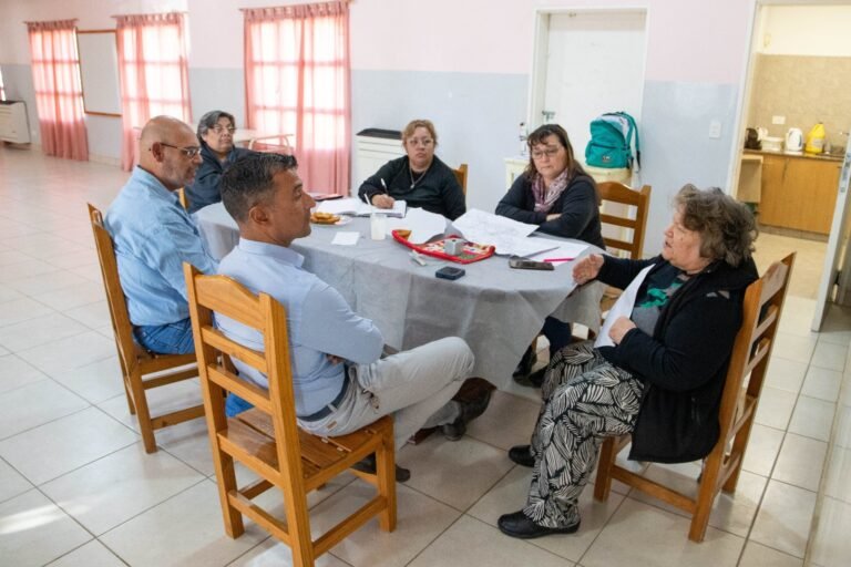 Acuerdan trabajos de mantenimiento e infraestructura en Restinga Alí