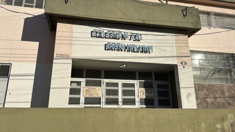 Tras amenazas de tiroteo, la Escuela 731 pide ingresar con útiles en la mano o bolsas transparentes