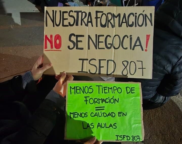 Alumnos del profesorado rechazan la certificación de dos años para dar inglés en primaria