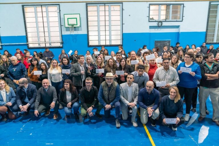 El Municipio entregó más de $341 millones a 84 escuelas a través del FAEM
