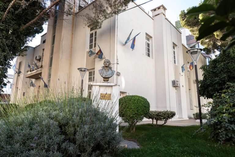 Sueldos municipales depositados: los trabajadores cobrarán antes del 1° de mayo