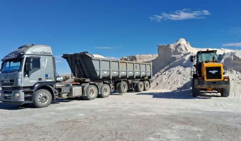 Operativo Invernal: Vialidad Nacional inició la distribución de sal en campamentos viales