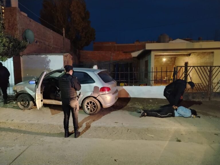 Intentó robar un estéreo y fue sorprendido dentro del vehículo